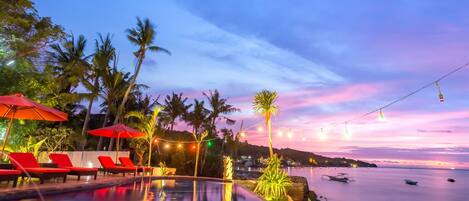 Outdoor pool, pool loungers