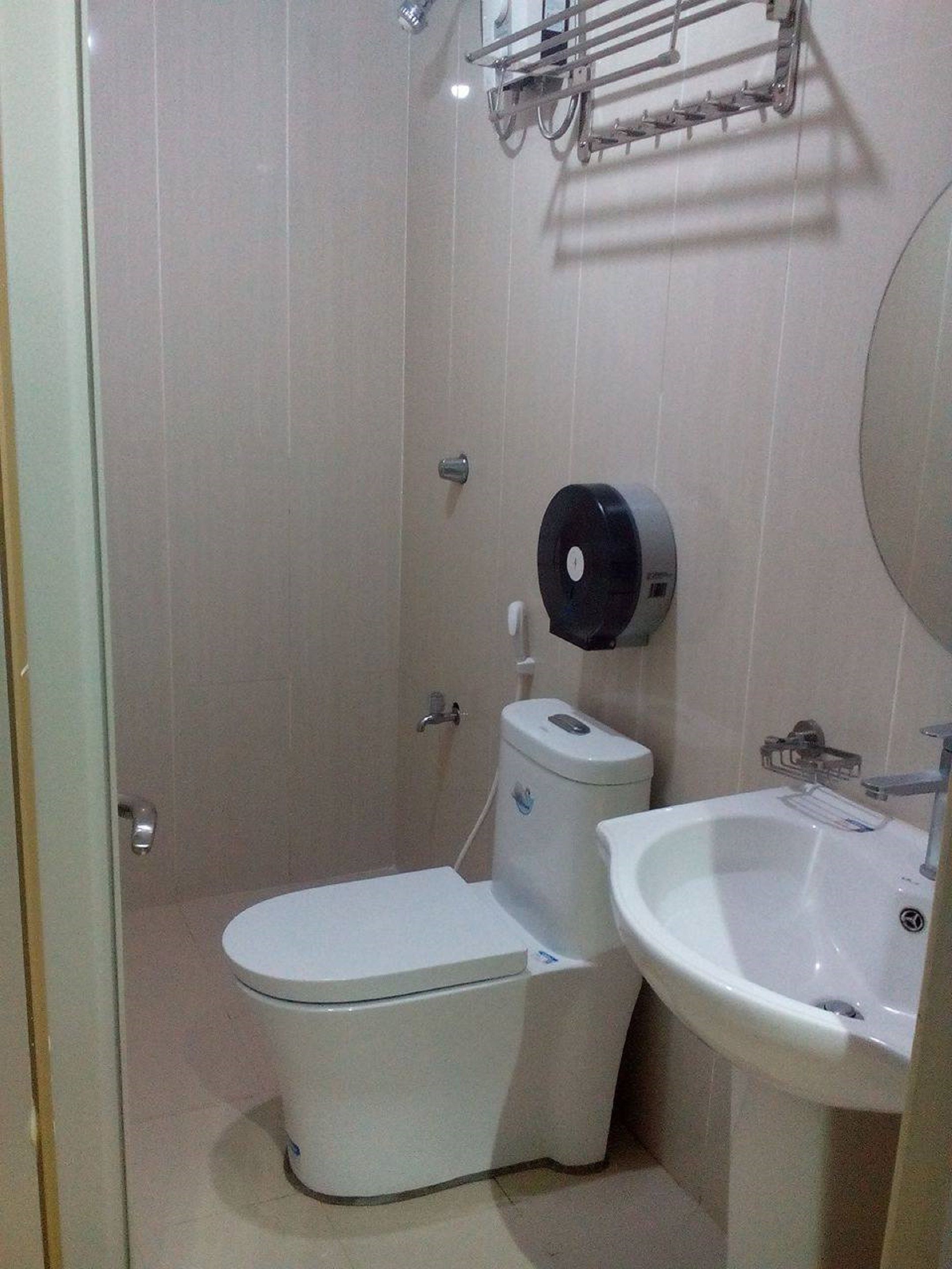 shower, free toiletries, slippers, towels