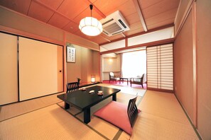 In-room safe, free WiFi, bed sheets - Kamimokuonsen Tatsumikan (Minakami)