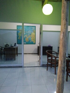 Food court - Cahaya Adrian Hotel (Labuan Bajo)