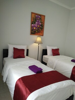 Superior Room | Desk, blackout drapes, free WiFi - Cahaya Adrian Hotel (Labuan Bajo)