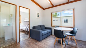 Økonomihytte, 1 soverom (Double + Tri-bunk) | Oppholdsområde