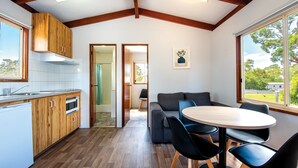 Økonomihytte, 1 soverom (Double + Tri-bunk) | Oppholdsområde