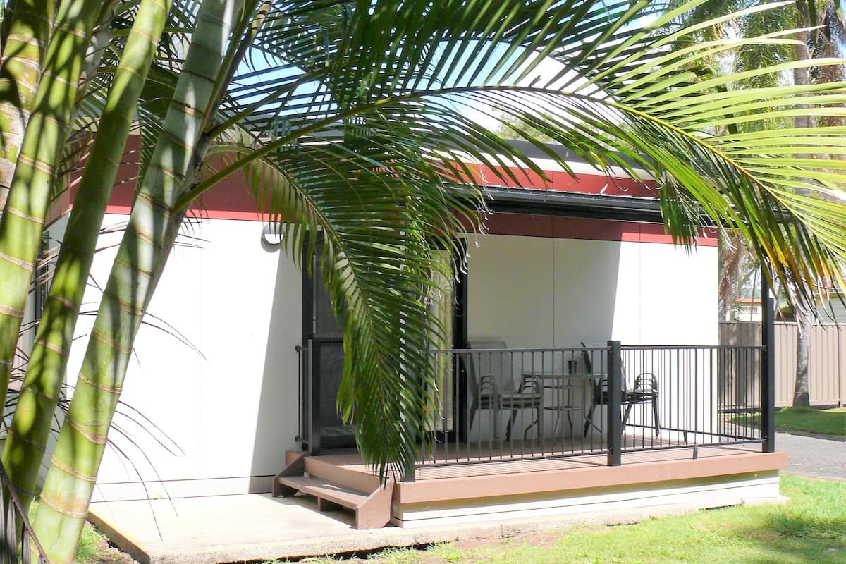 New Cabin Open Plan with Internal Ensuite | Premium bedding, iron/ironing board, WiFi (free), individually decorated