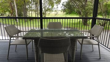 Family Cabin | Terrace/patio