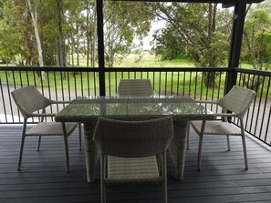 Family Cabin | Terrace/patio - Lismore Lake Holiday Park (Loftville)