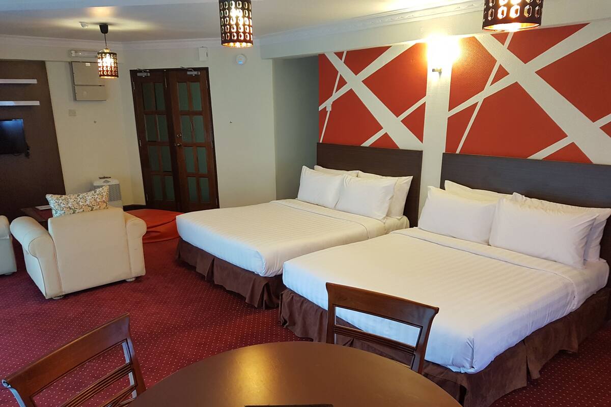 Family Studio Suite | Desk, iron/ironing board, bed sheets