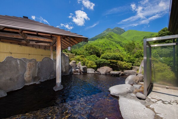 Outdoor spa tub - Yufuin Onsen Yufuin Nanairo No Kaze (Yufu)