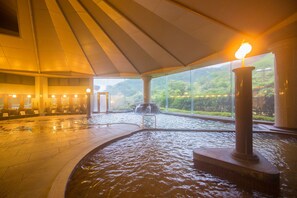 Indoor spa tub - Yufuin Onsen Yufuin Nanairo No Kaze (Yufu)