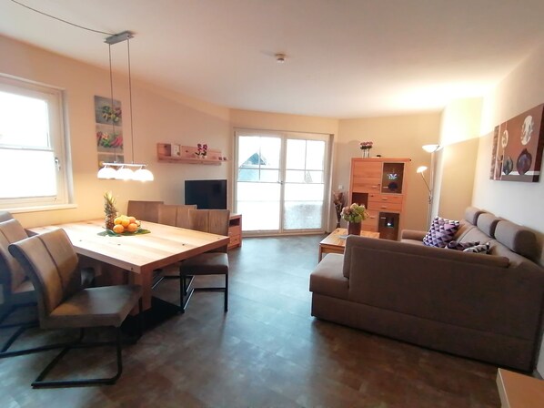 Comfort Apartment, 2 Bedrooms, Mountain View | Living area | 45-inch TV with cable channels