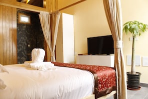 Deluxe Double Room, 1 Bedroom, Courtyard View, Garden Area | In-room safe, desk, free WiFi