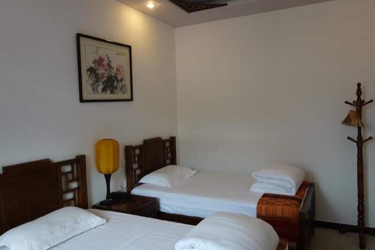 Courtyard Suite | In-room safe, desk, free WiFi
