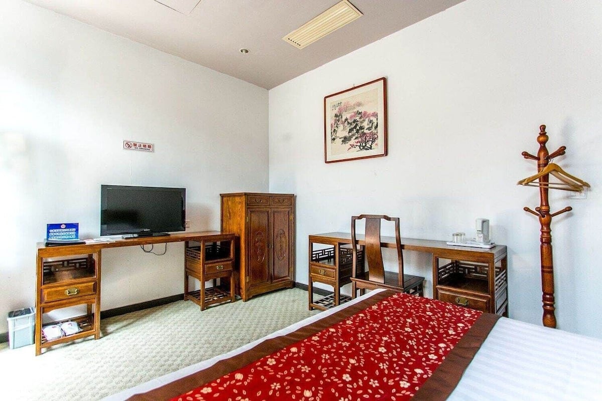 Deluxe Courtyard Room | In-room safe, desk, free WiFi