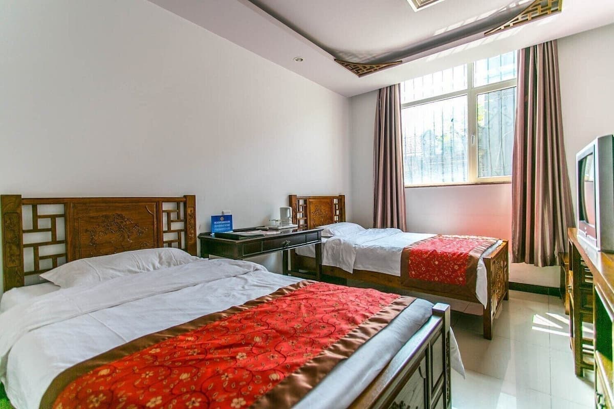 Deluxe Twin Room | In-room safe, desk, free WiFi