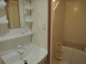 1 Bed Room, Dining Room and Kitchen (Up to 3 Guests) | Room amenity - Kenrokuen Inn (Nobeoka)