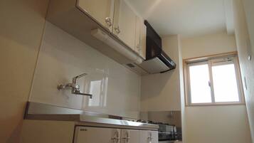 Apartment (2 Bed Room, Dining Room and Kitchen) | Eigene Küche | Kühlschrank, Mikrowelle, Herdplatte, Wasserkocher