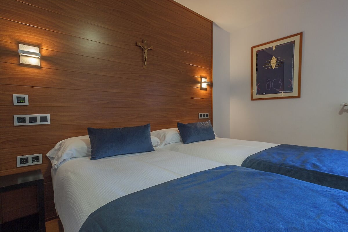 double room | 1 bedroom, desk, laptop workspace, free wifi