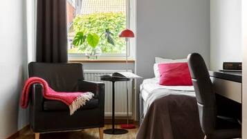 Single Room | Desk, blackout drapes, iron/ironing board, free WiFi