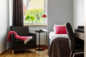 Single Room | Desk, blackout drapes, iron/ironing board, free WiFi - Sundsgården hotell & konferens (Råå)