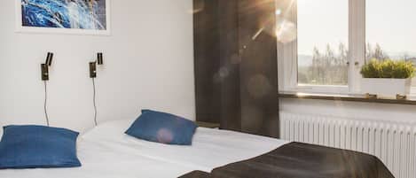 Habitación estándar doble | Escritorio, cortinas opacas, tabla de planchar con plancha y wifi gratis