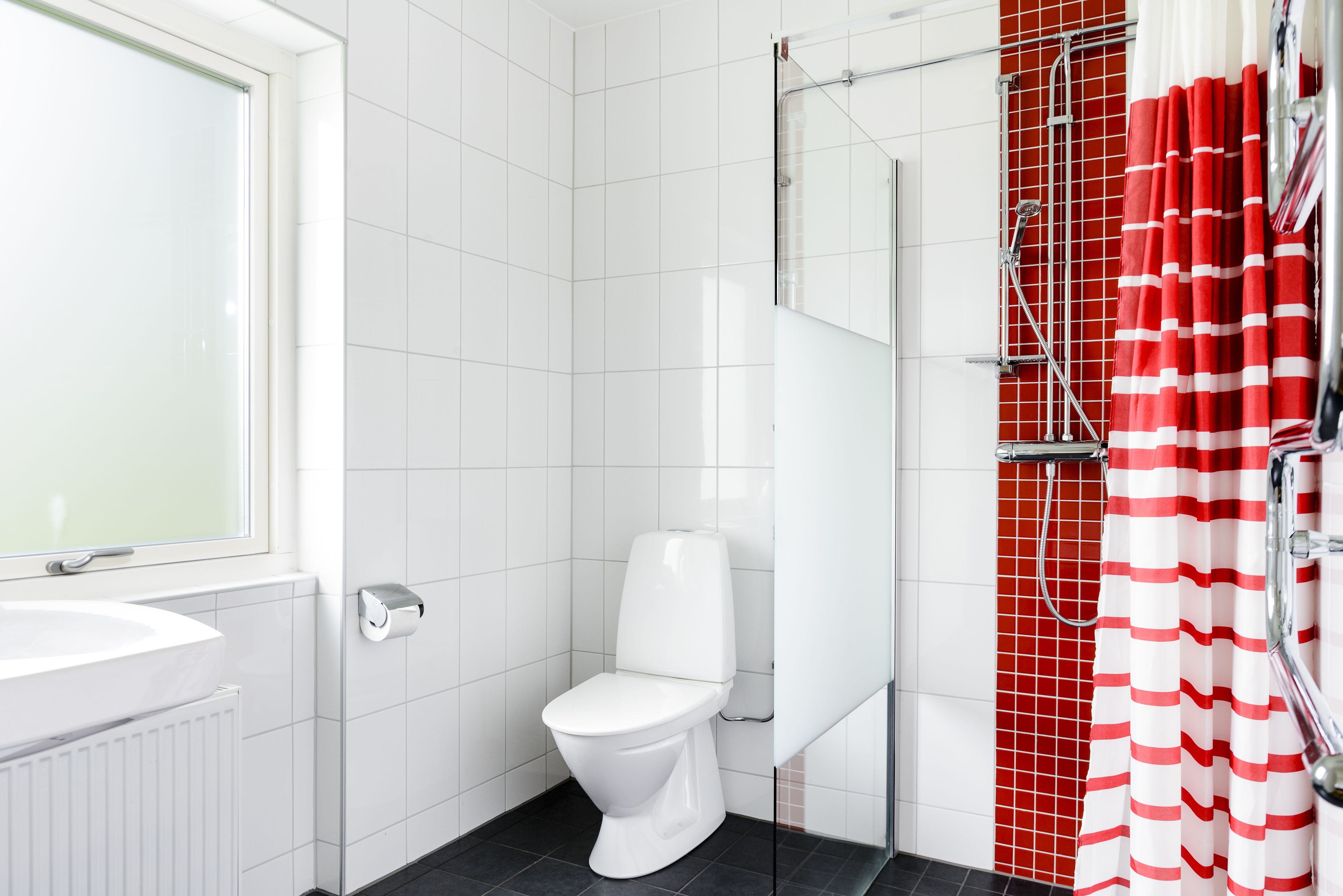 single room | bathroom | shower, free toiletries, hair dryer, towels