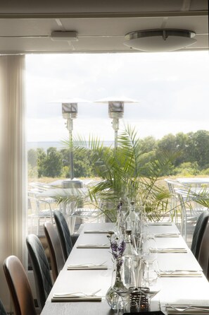 Breakfast, lunch, dinner served; Scandinavian cuisine, sea views - Sundsgården hotell & konferens (Råå)