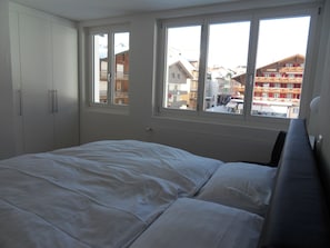 2 habitaciones, cunas, wifi gratis y ropa de cama 