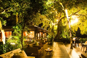 2 restaurantes: opção de café da manhã, almoço e jantar