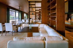 2 restaurantes: opção de café da manhã, almoço e jantar
