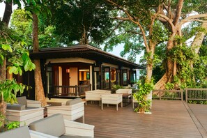 2 restaurants; breakfast, lunch, dinner and brunch served  - Nam Nghi Coral Peninsula Phu Quoc (Phu Quoc)