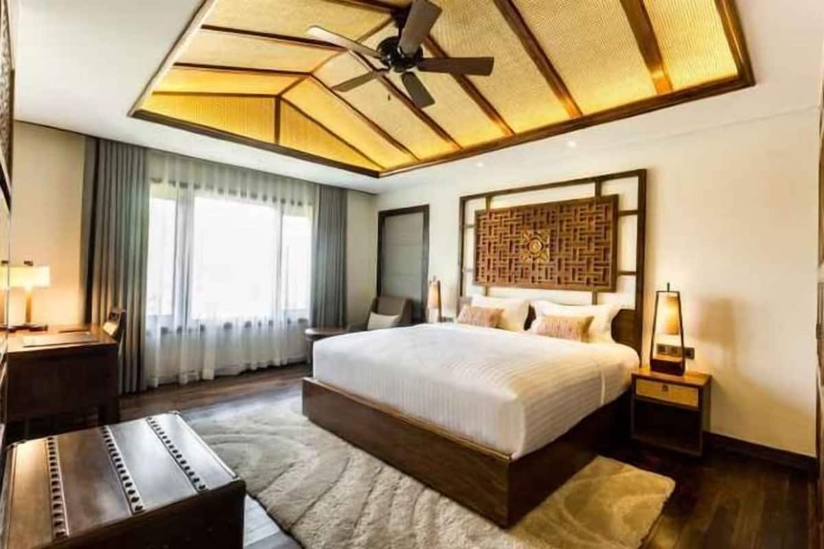 In-room safe, desk, laptop workspace, blackout drapes