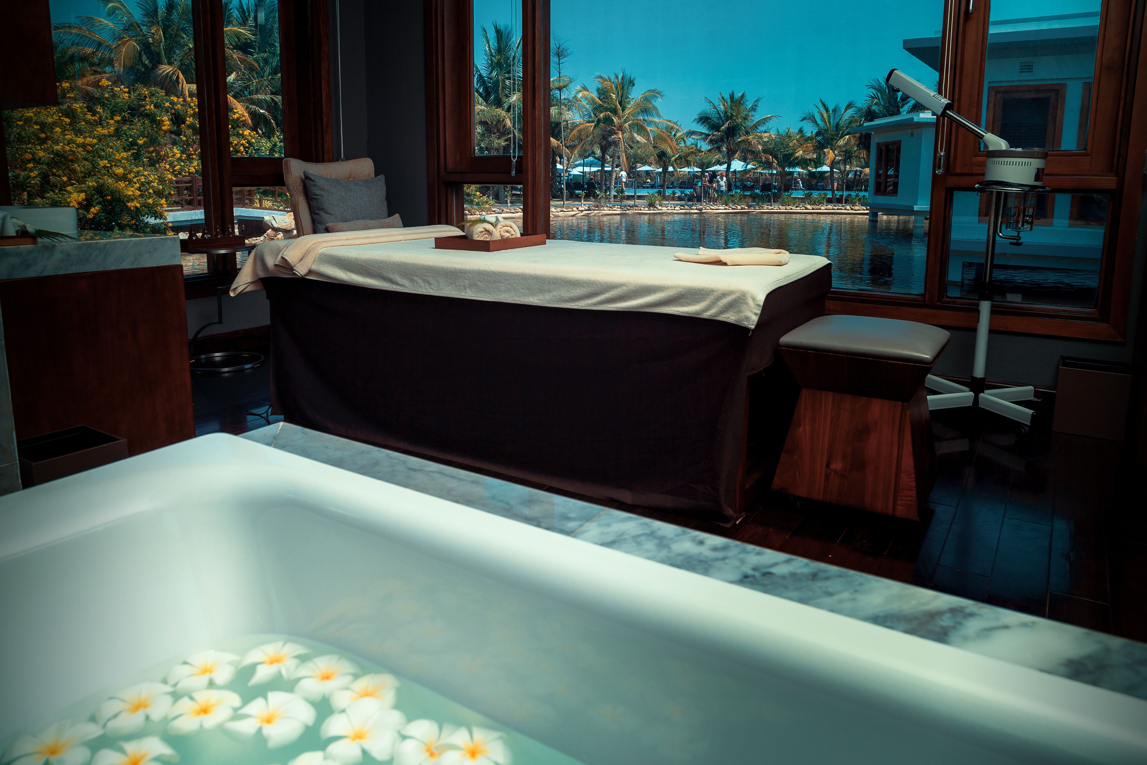 couples treatment room(s), body treatments, hot stone massages