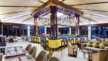 5 restaurantes; se sirve desayuno, almuerzo y cena; cocina vietnamita