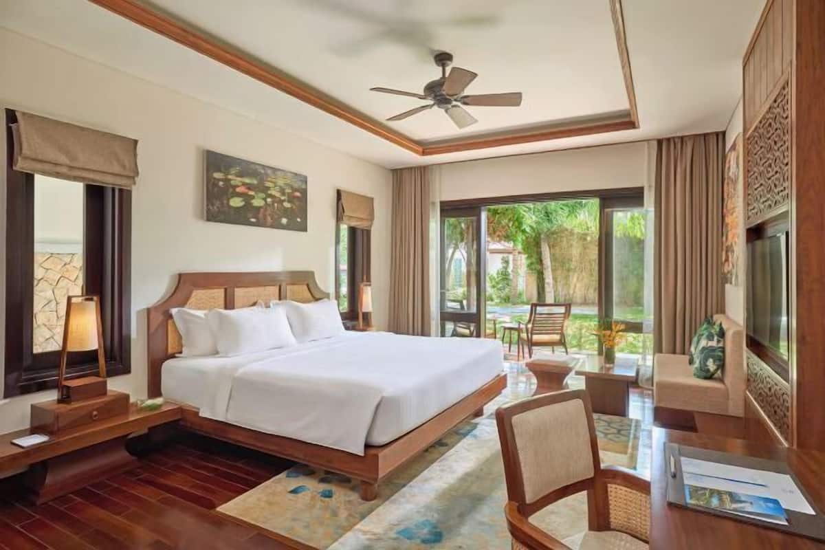 In-room safe, desk, laptop workspace, blackout curtains