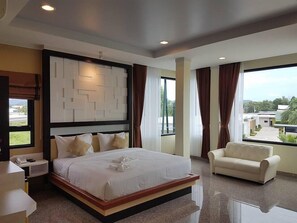 VIP Expedia room | Desk, blackout drapes, soundproofing, rollaway beds