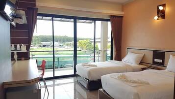 Deluxe-Zweibettzimmer | Schreibtisch, Verdunkelungsvorhänge, schallisolierte Zimmer