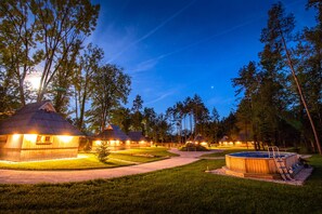 Bungalow, sân hiên | 1 phòng ngủ, truy cập Internet không dây miễn phí, bộ trải giường 
