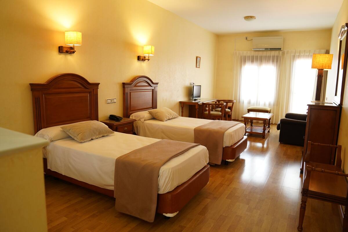 Suite Junior | Kamar mandi | Perlengkapan mandi gratis, pengering rambut,  dan handuk