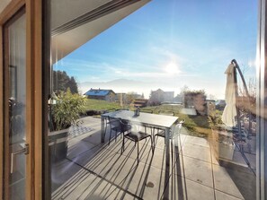 Familienvilla, 3 Schlafzimmer, Bergblick, zum Garten hin | Wohnbereich