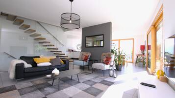 Villa Familiale, 3 chambres, vue montagne, cÎté jardin | Coin séjour