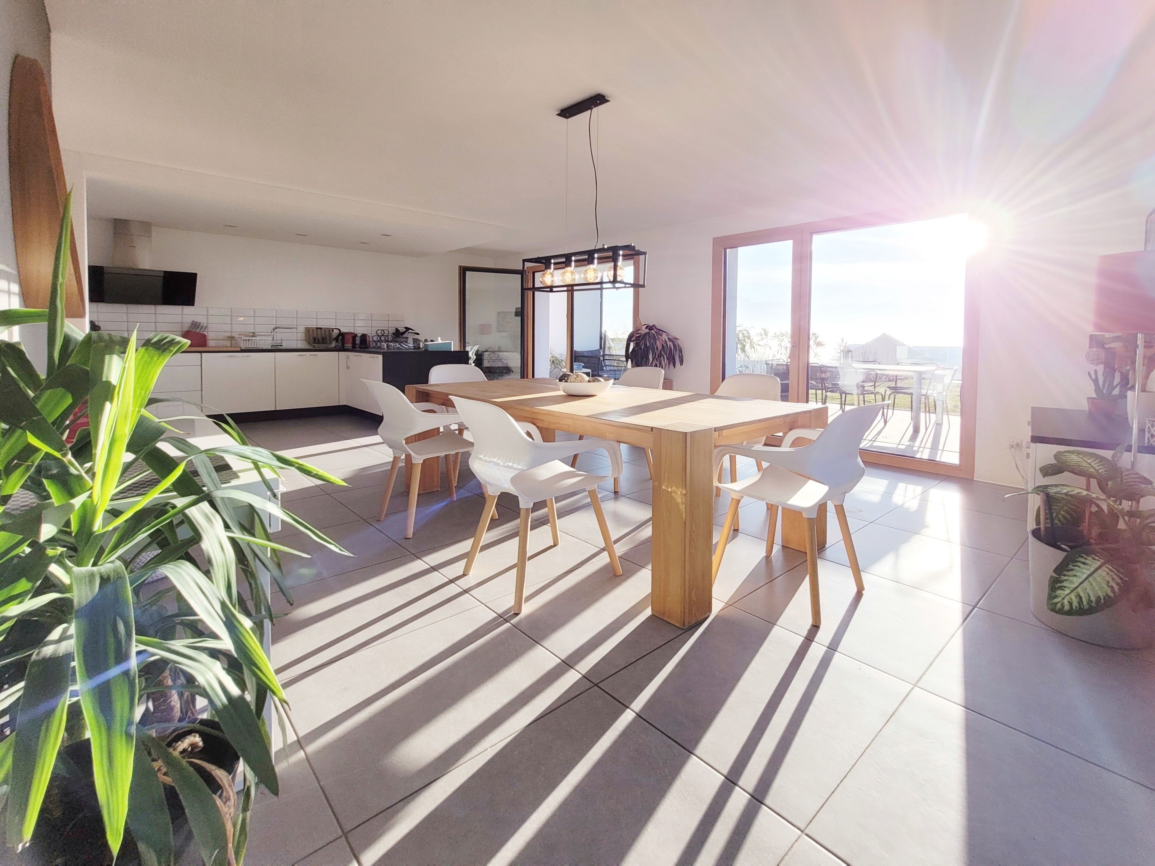 Villa familiar, 3 habitaciones, vista a la montaña, en el área del jardín | Área de sala de estar | Televisión de pantalla plana, futbolito, tenis de mesa y juguetes 