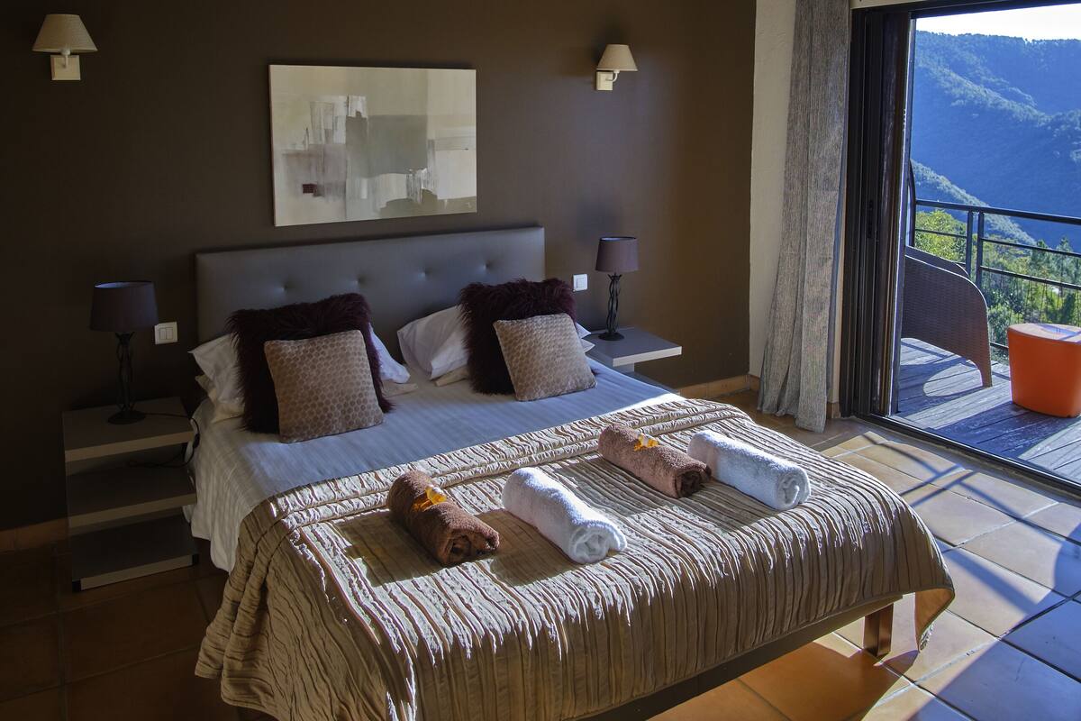 Room Pastenaille, mountain view