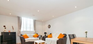 Suite, 2 Bedrooms | Living room | Flat-screen TV