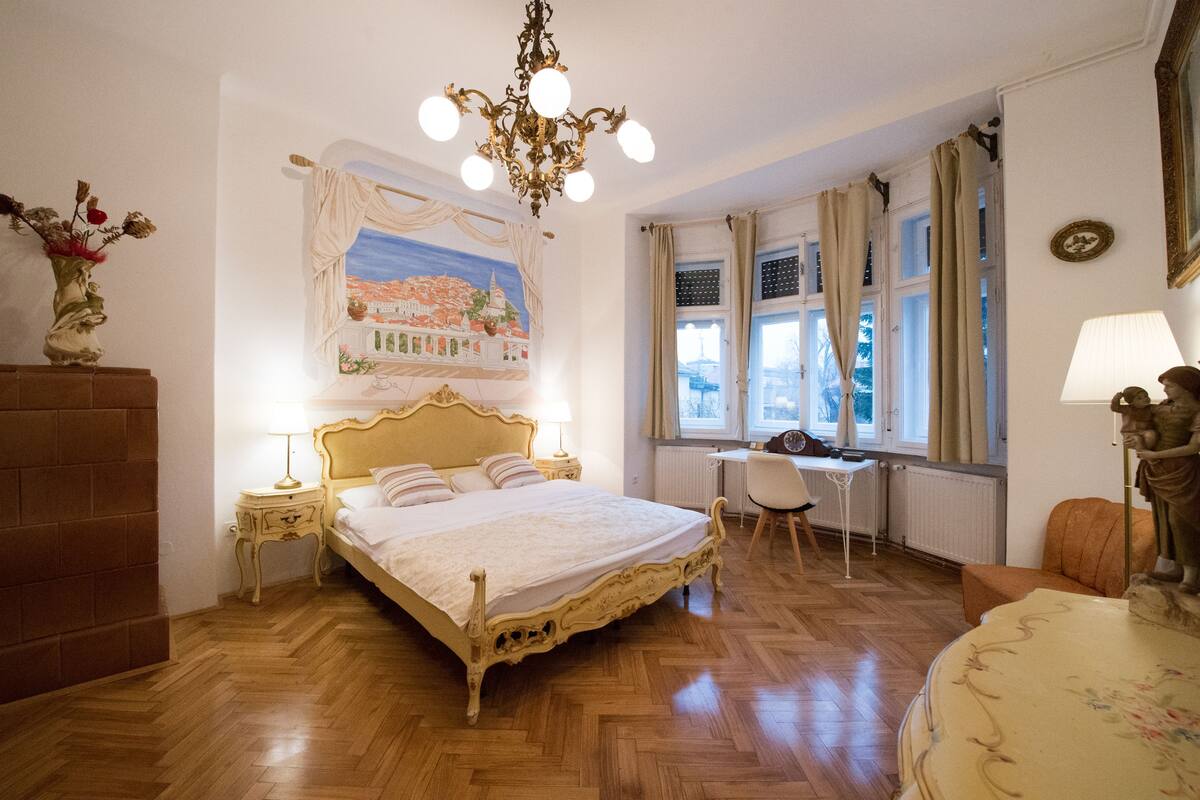 Bureau, chambres insonorisées, Wi-Fi gratuit, décoration personnalisée