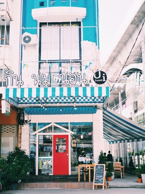 Vista frontal de la propiedad