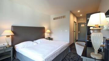 Business Double Room, 1 Bedroom, Terrace, River View | Blackout curtains, soundproofing, free cots/infant beds, travel cot