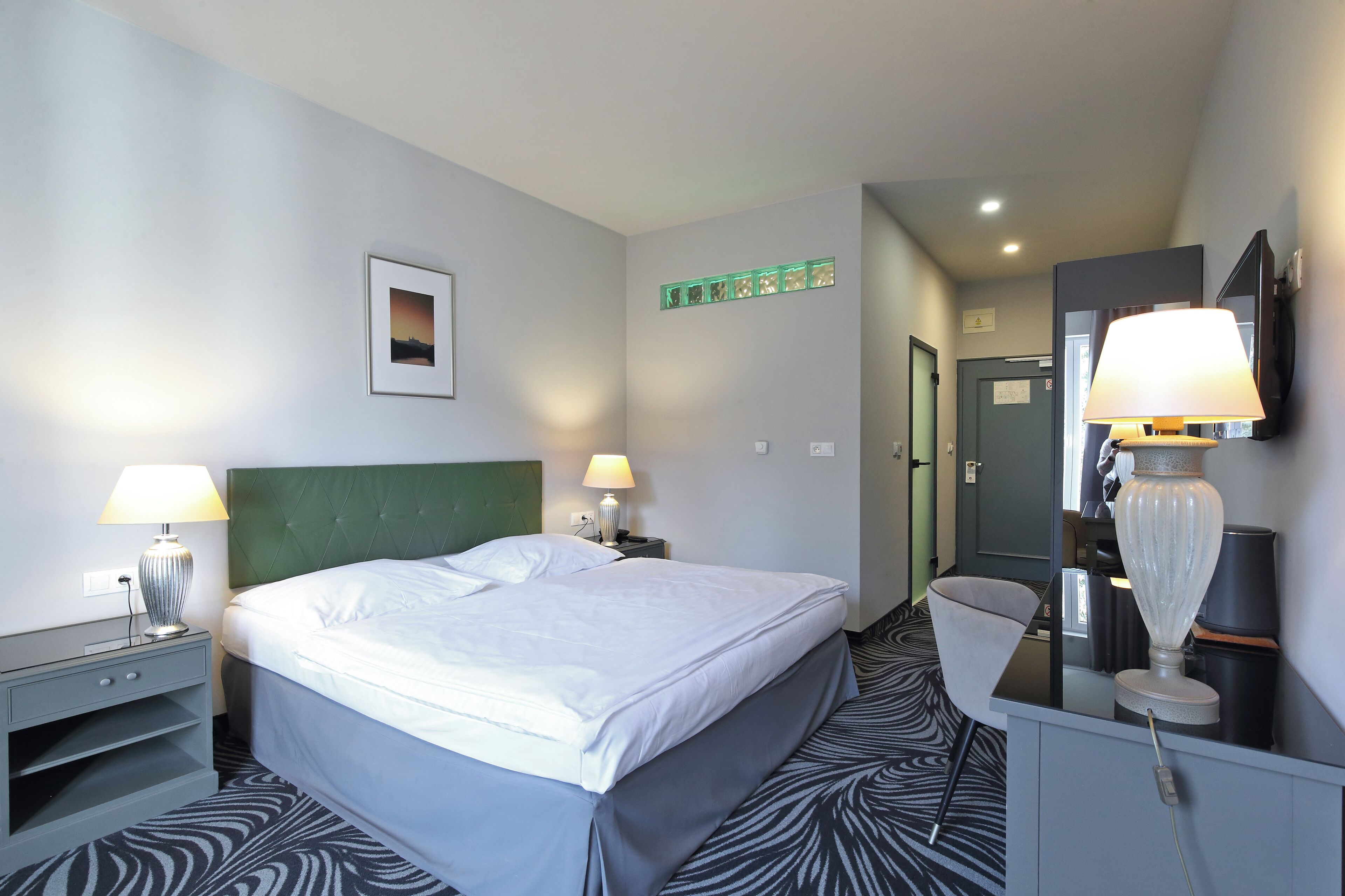 Business Double Room, 1 Bedroom | Blackout curtains, soundproofing, free WiFi, bed sheets