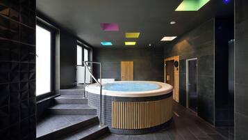 Indoor spa tub