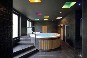 Thailandsk massasje, idrettsmassasje, manikyr og pedikyr og massasje