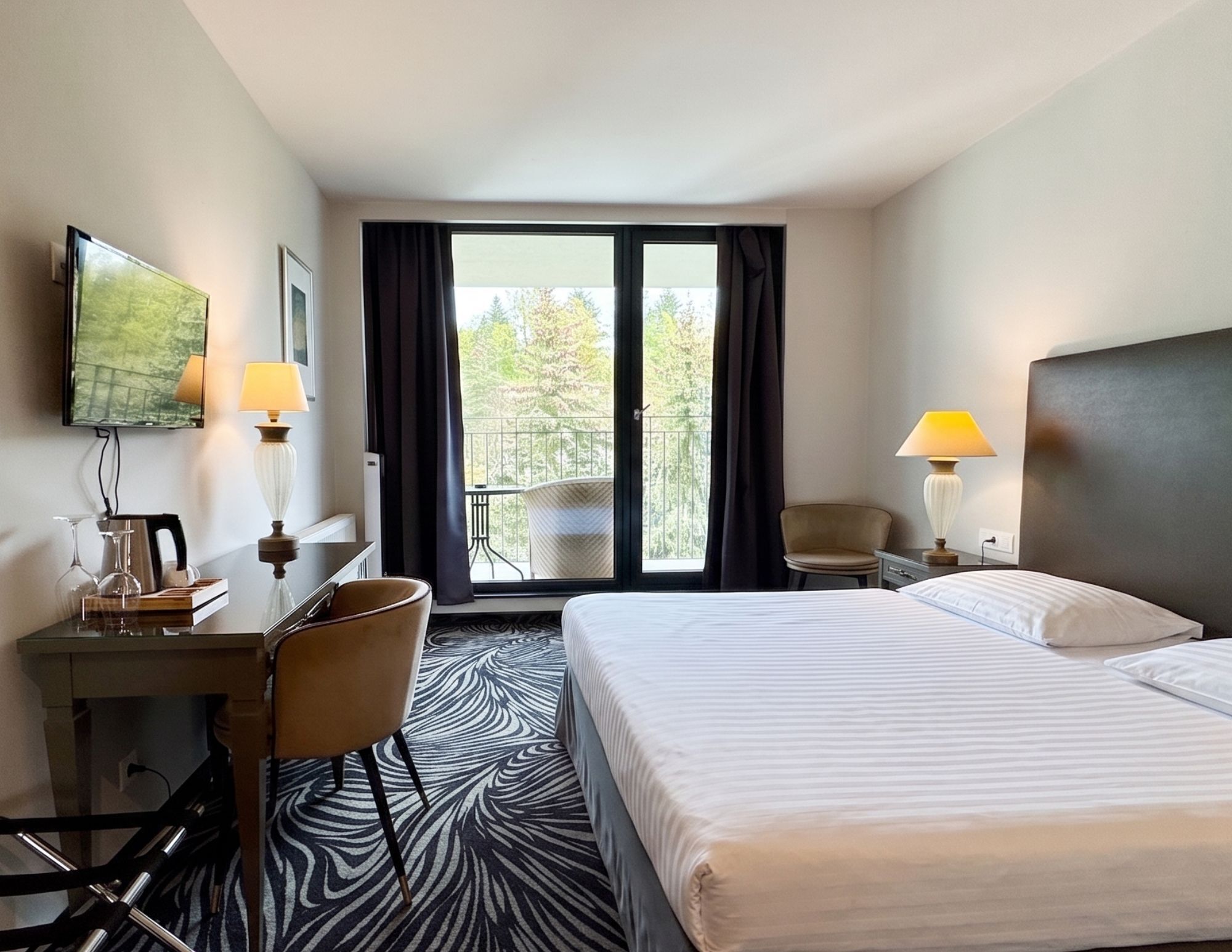 Business-Doppelzimmer, 1 Schlafzimmer, Terrasse, Flussblick | Verdunkelungsvorhänge, schallisolierte Zimmer, kostenlose Babybetten